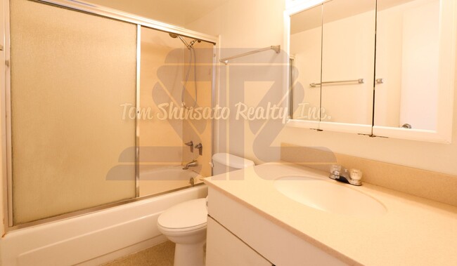 Building Photo - 2 Bedroom, 2 Bath unit at Victoria Plaza