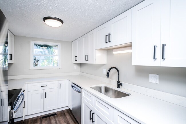 Building Photo - 886 Linworth Road East