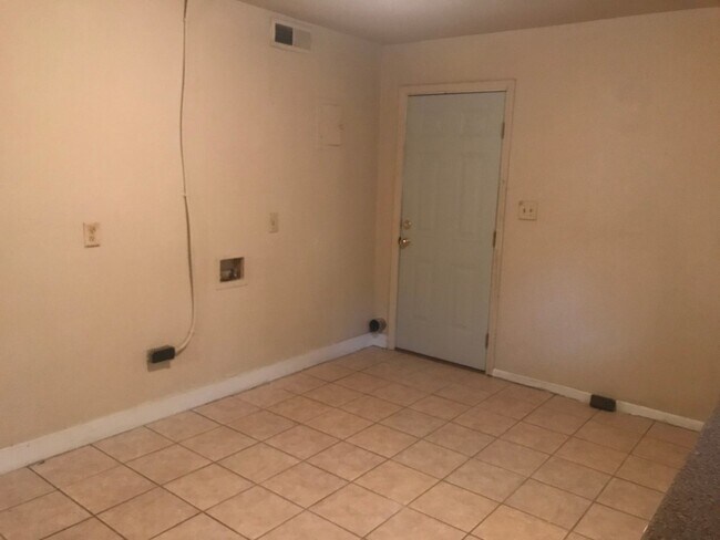 Building Photo - 2 Bedroom House in Gastonia!!