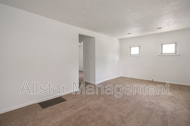 Building Photo - 736 Bettes Ave