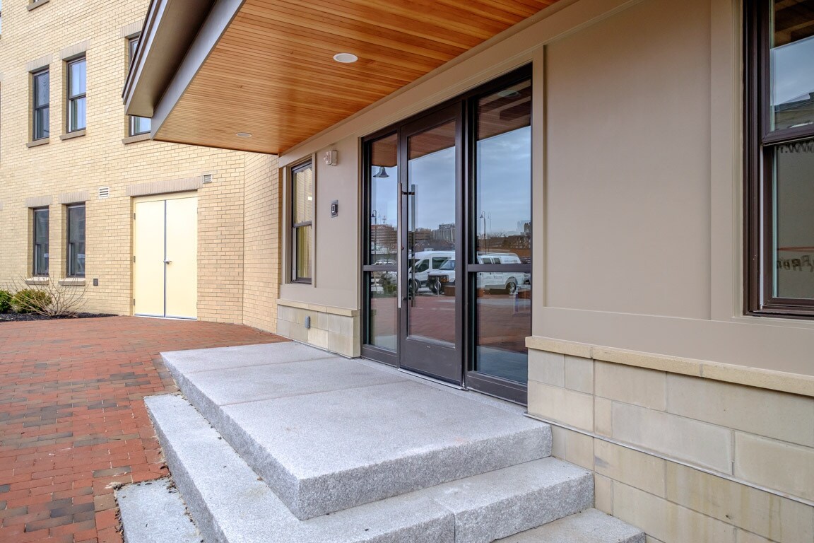 Secure entry - 25 High St