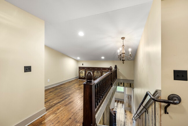 Building Photo - 479 W Park St