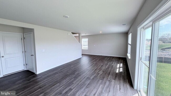 Building Photo - 107 Dinges St