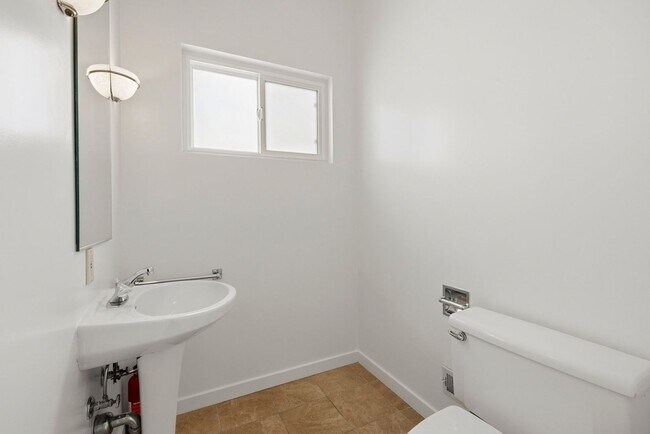 Building Photo - 45 Graystone Terrace