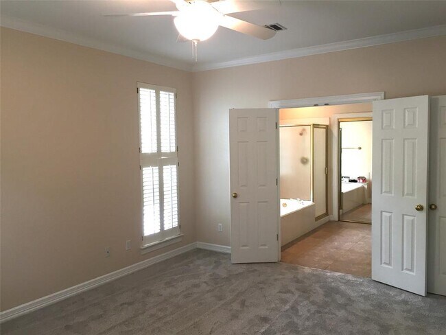 Building Photo - 4010 Long Champ Dr