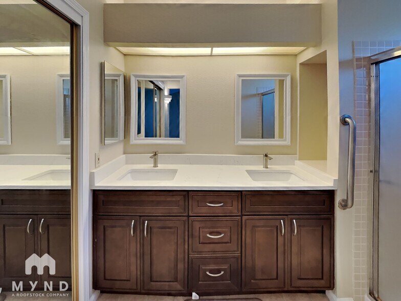 Building Photo - 330 Dodini Ct