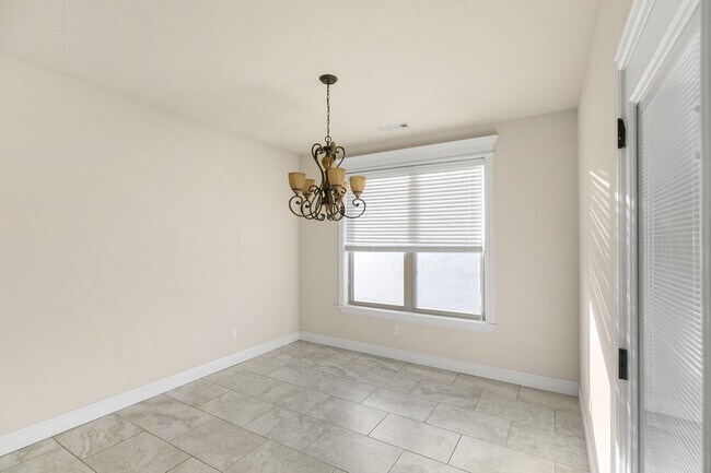 Building Photo - 2304 SW Chaddington Rd