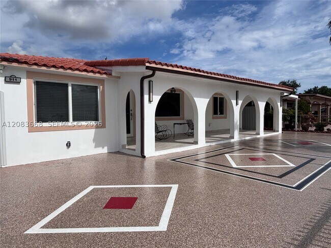 Building Photo - 911 NW 30th Pl