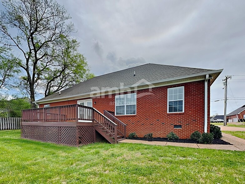 Building Photo - 1707 Arrowhead Dr