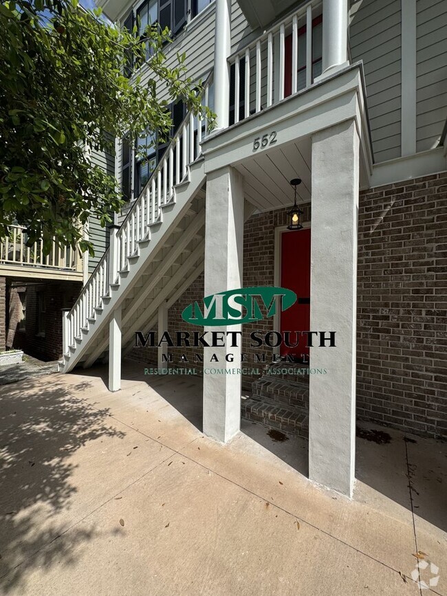 Building Photo - GORGEOUS NEW CONSTRUCTION GARDEN UNIT-PARK...