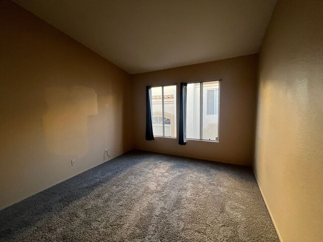 Building Photo - 2 Bedroom, 2.5 Bathroom Condo for Rent in ...