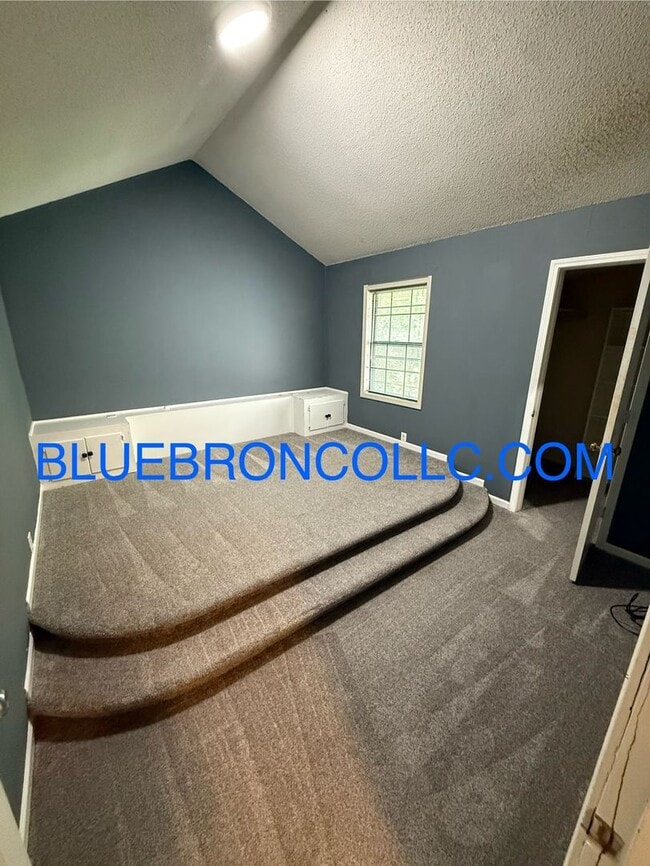 Building Photo - Great unit for a great price, See it today!