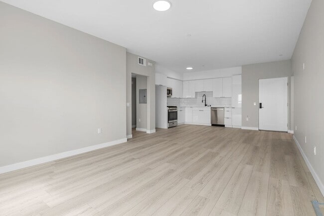 Building Photo - 12714 S Figueroa St