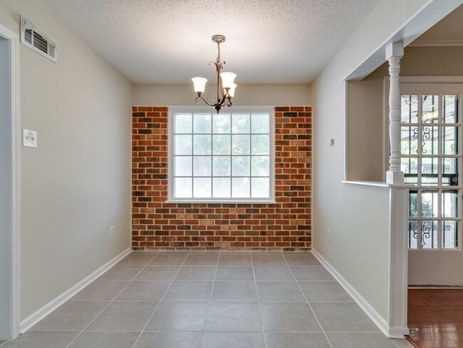 Building Photo - Perfectly renovated 3BR/2B available for rent!