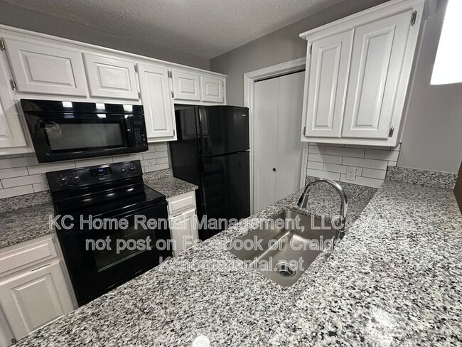 Building Photo - 12013 W 58th Pl