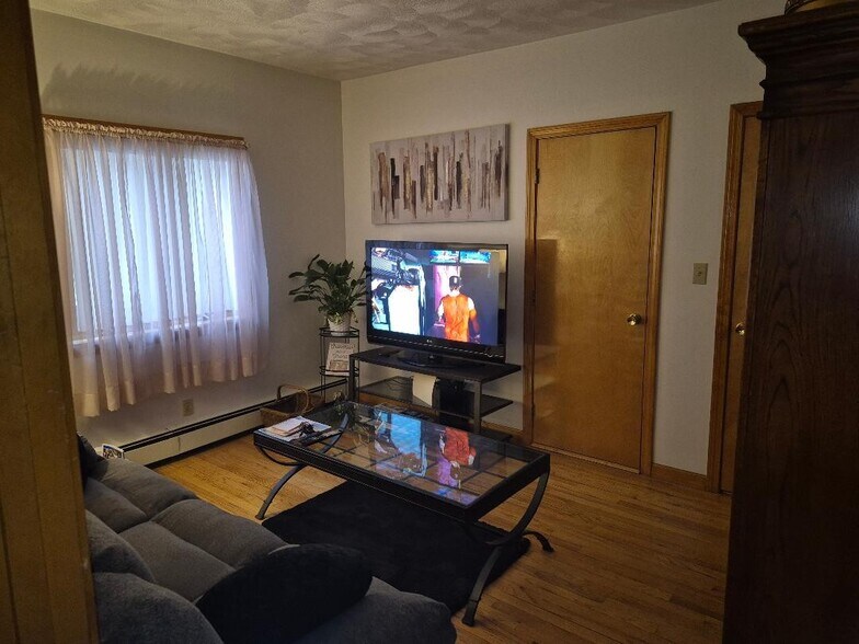 Building Photo - 65 Chipman St