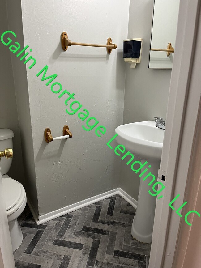 Building Photo - 102 Lucian Cir