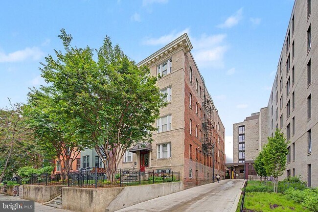 Building Photo - 1340 Fairmont St NW