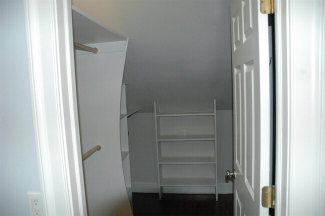 Building Photo - 20 Annadale St