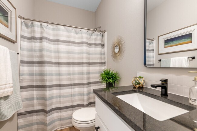 Building Photo - 2400 N Woodlawn Blvd