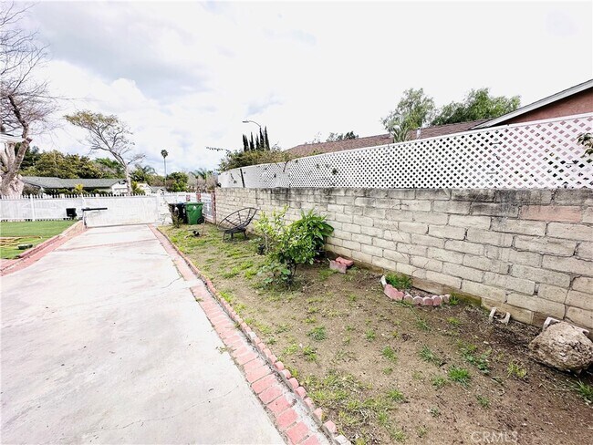 Building Photo - 11598 Cranston Ave