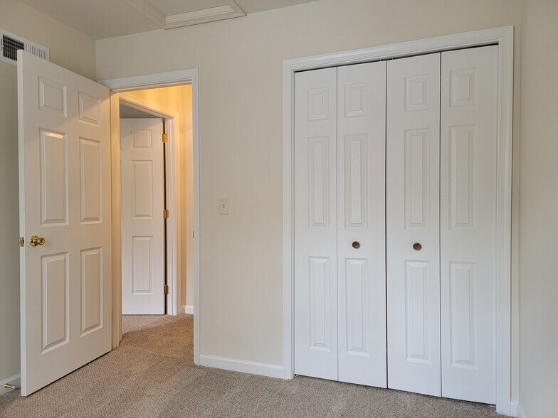 Building Photo - 542 Indian Rock Cir
