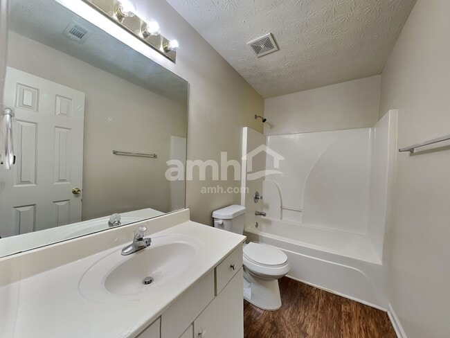 Building Photo - 2720 Kentshire Way