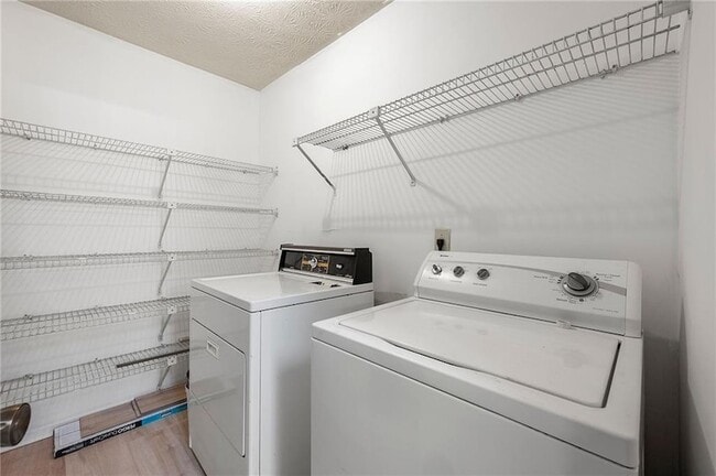 Building Photo - 1306 McClelen Way