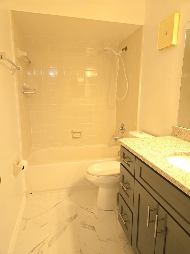 Building Photo - 2738 Hunt Club Ln