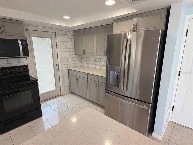 Building Photo - 561 Tarawitt Dr