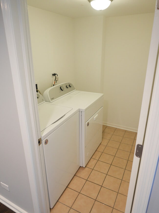 Building Photo - 2107 W Ohio St