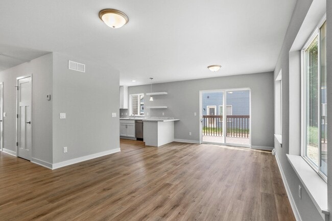Building Photo - 200 Chalet Dr