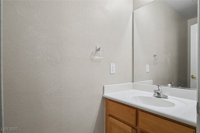 Building Photo - 1123 Aldenwood Ave