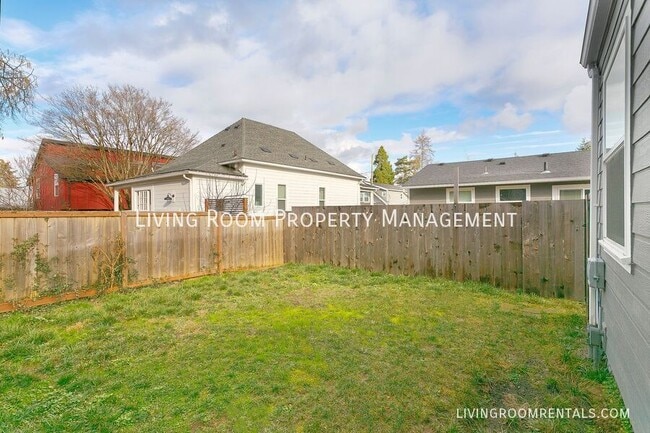 Building Photo - 6225 NE 14th Ave