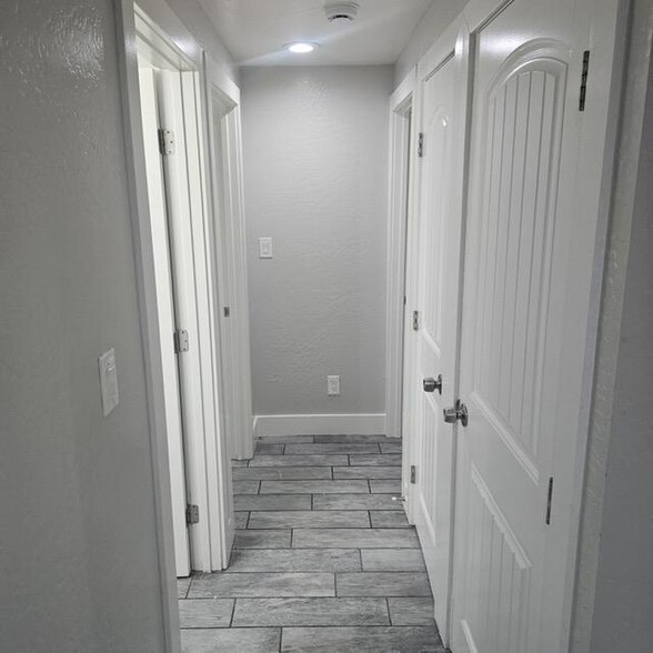 Building Photo - 7132 W Almeria Rd