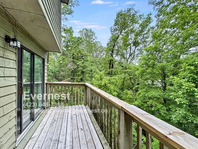 Building Photo - 3307 Pinewood Terrace