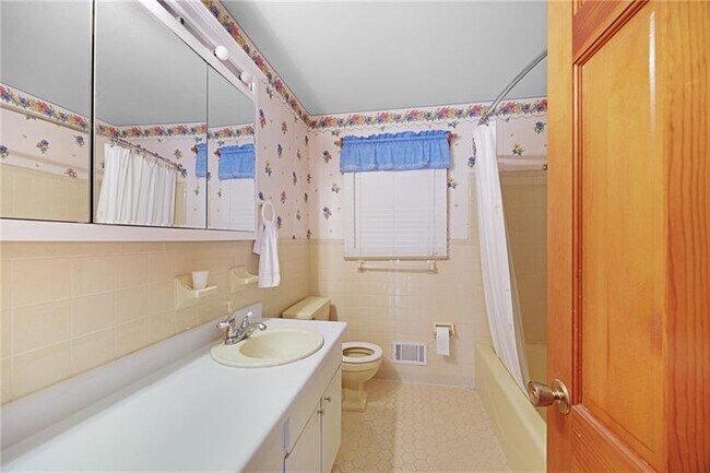 Building Photo - 835 Tranquil Dr