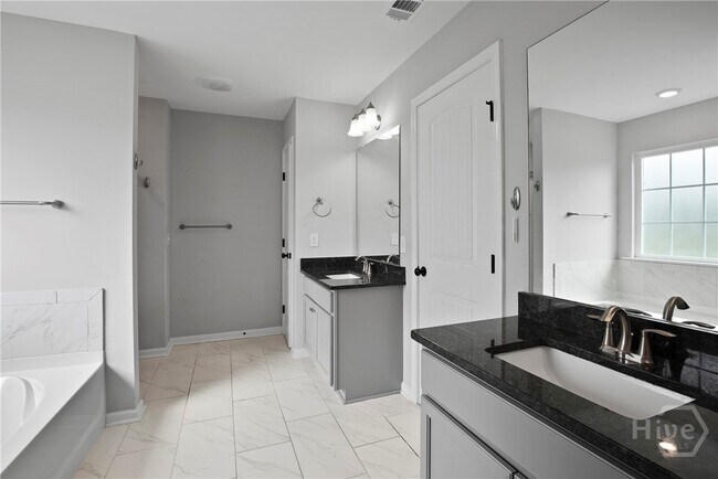 Building Photo - 11 Swallow Tail Cir
