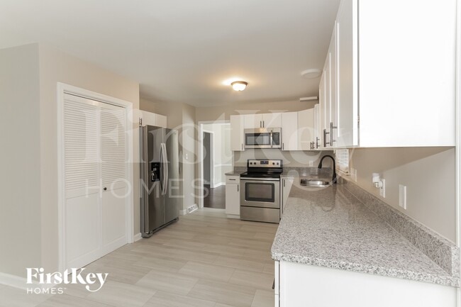 Building Photo - 10601 Parlor Rd