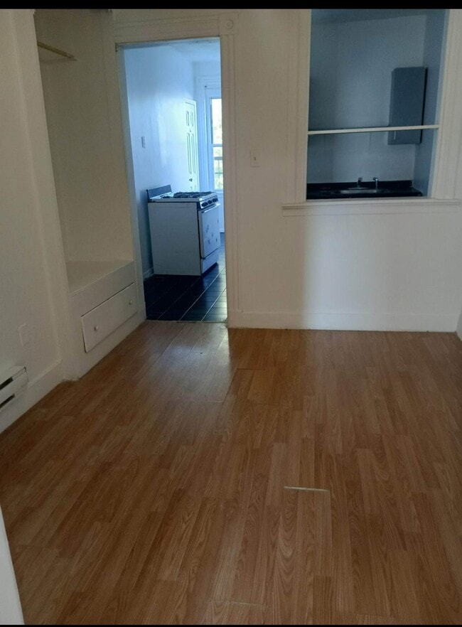 Building Photo - 422 St Pauls Ave