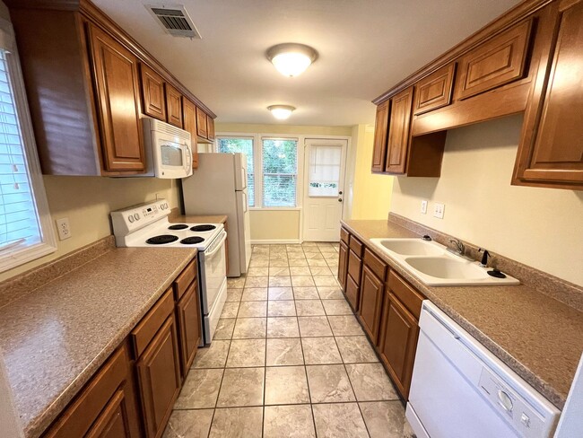 Building Photo - NormalTown 2br House - Fall 2026 Prelease