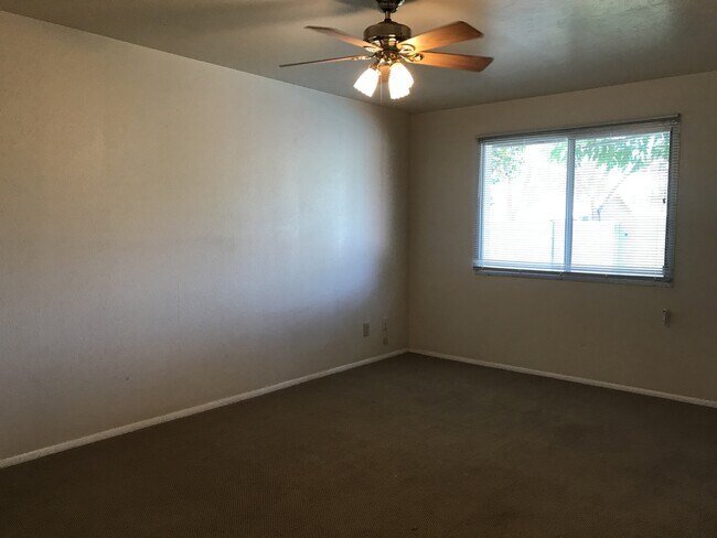 Building Photo - Tempe 3 Bed, 2 Bath - Pool and Single Story