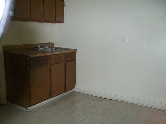 Building Photo - 313 N 33rd St
