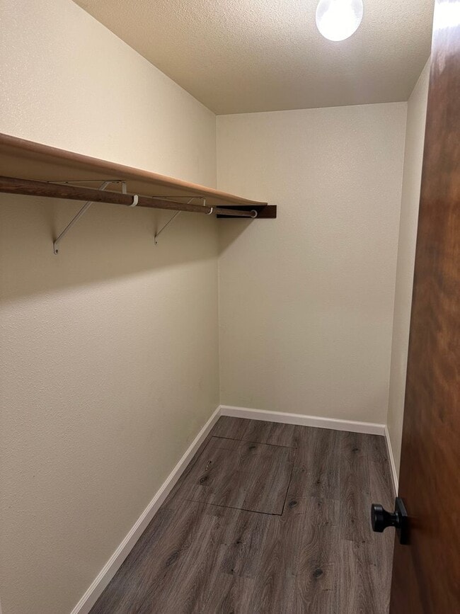 Building Photo - Beautiful 3 bedroom 2 bathroom house in a ...