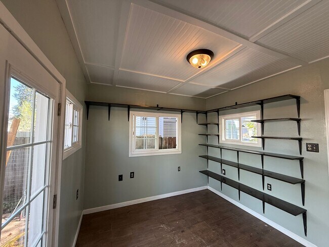 Building Photo - Remodeled 3 Bed 2 Bath Spokane Home w/ Large Fully-Fenced Yard + Huge Chicken Coop/Run & Garden!