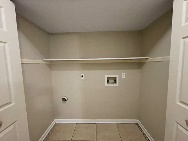 Building Photo - Home For Rent