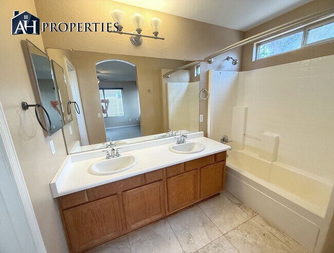 Building Photo - 9543 W Sunnyslope Ln