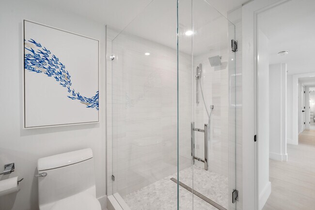 Building Photo - 100 SE 5th Ave