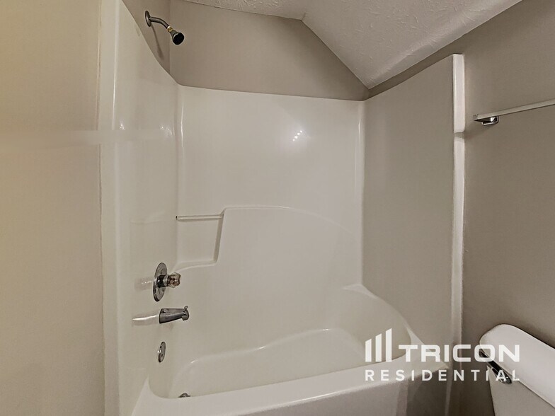 Building Photo - 65 Cascade Ct