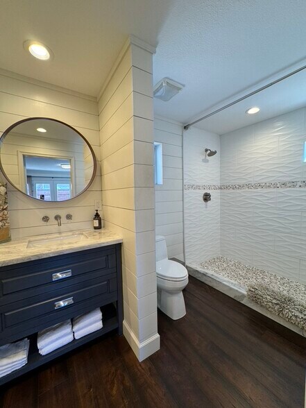 Building Photo - 3563 Promontory St